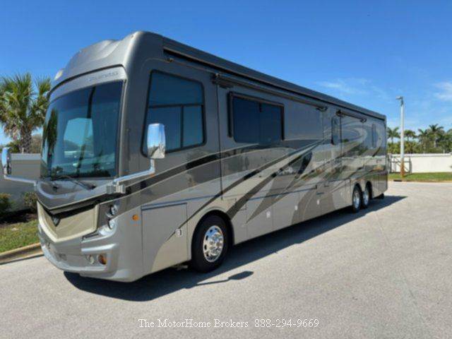 2018 Fleetwood Discovery LXE 44H  Bath & Half