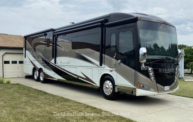 2016 Winnebago Tour 42QD Bath and Half